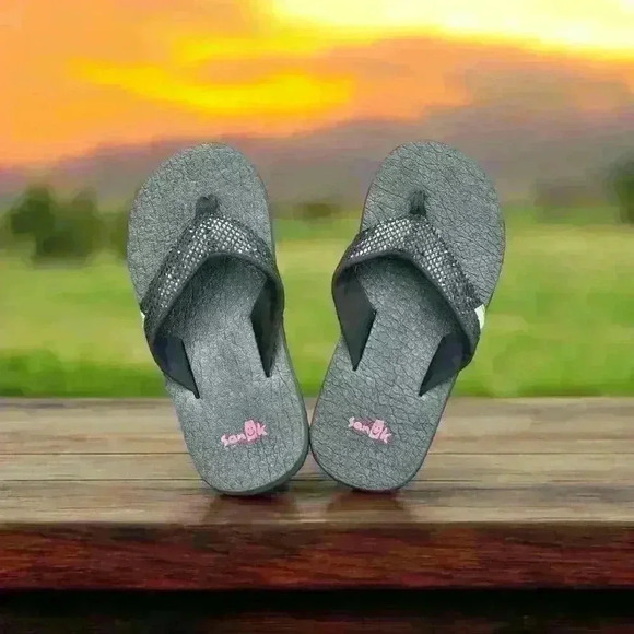 Sanuk Black Glitter Kids Flip Flops/Sandals Size 11-12 Kids - Picture 1 of 4